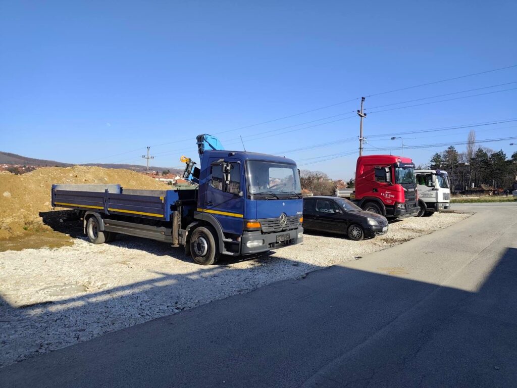 Kamion Sa Kranom Topola